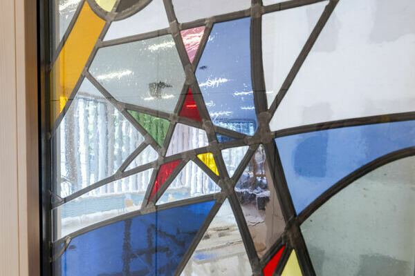 Buntglasfenster des Schulgeb�udes